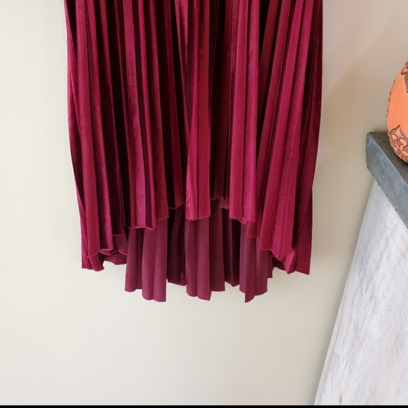 ASOS Bardot Velvet Wrap Pleated Dress Burgundy 2 - Picture 4 of 8